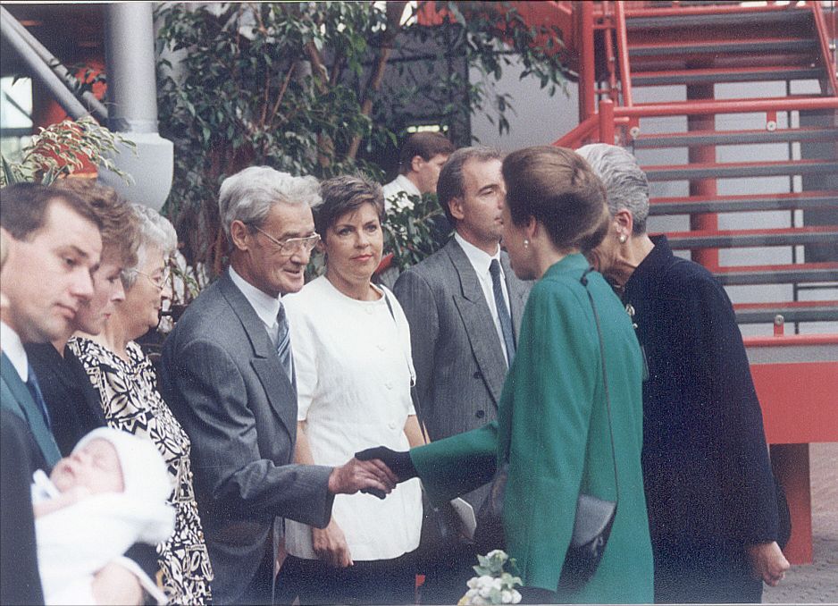 A final Kidney post: Royal connections. 

1973 Princess Margaret opened ward 42. With its new curtains &amp; flowers 42 was a step up from 51/52, located in the car park! They received no Royal Visit!

1993 Princess Anne opened @scottishrenal &amp; @erakidney Association meetings.