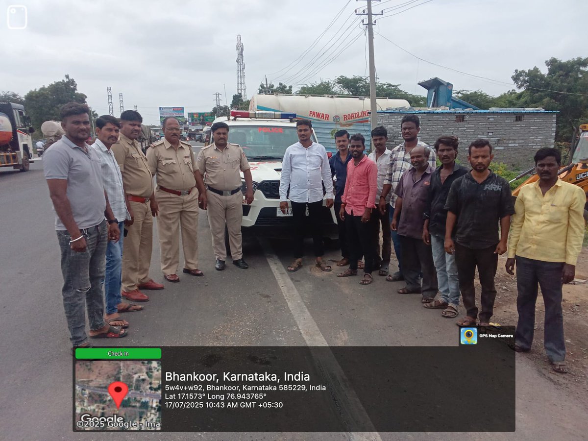 112 Kalaburagi Dist. (@112kalaburagi) on Twitter photo ದಿನಾಂಕ 17.07.2025 ರಂದು ಕಲಬುರಗಿ ಜಿಲ್ಲೆಯ  ಶಹಾಬಾದ್ ಪೊಲೀಸ್ ಠಾಣಾ ವ್ಯಾಪ್ತಿಯ ಶಹಾಬಾದ್ ನಗರದ ಭಂಕೋರ್ ಕ್ರಾಸ್ ಹತ್ತಿರ 112 ಬಗ್ಗೆ ಜಾಗೃತಿ ಮೂಡಿಸಲಾಯಿತು. ತುರ್ತು ಸೇವೆಗಾಗಿ 112 ಗೆ ಕರೆ ಮಾಡುವಂತೆ ತಿಳಿಸಲಾಯಿತು. ದಿನಾಂಕ 17.07.2025 ರಂದು ಕಲಬುರಗಿ ಜಿಲ್ಲೆಯ  ಶಹಾಬಾದ್ ಪೊಲೀಸ್ ಠಾಣಾ ವ್ಯಾಪ್ತಿಯ ಶಹಾಬಾದ್ ನಗರದ ಭಂಕೋರ್ ಕ್ರಾಸ್ ಹತ್ತಿರ 112 ಬಗ್ಗೆ ಜಾಗೃತಿ ಮೂಡಿಸಲಾಯಿತು. ತುರ್ತು ಸೇವೆಗಾಗಿ 112 ಗೆ ಕರೆ ಮಾಡುವಂತೆ ತಿಳಿಸಲಾಯಿತು.