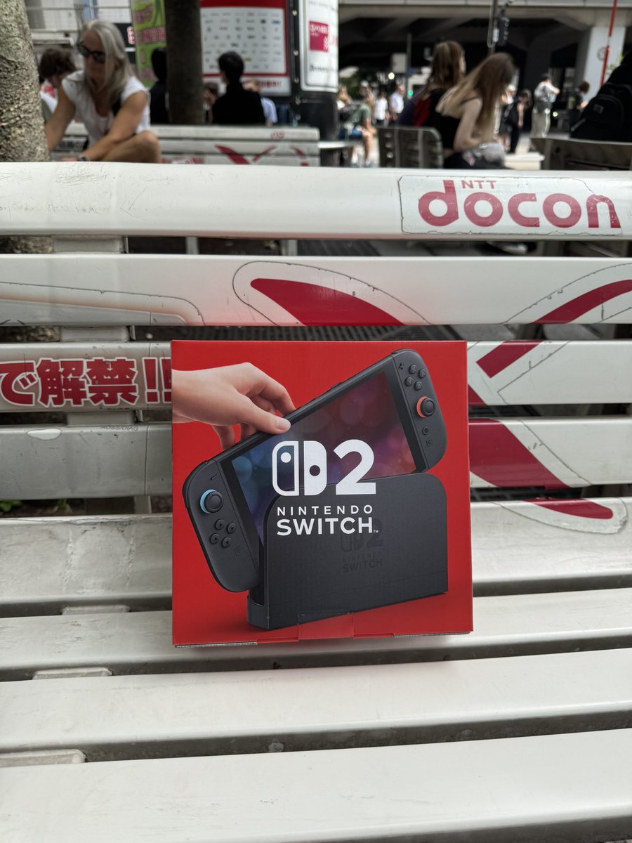 aoi081007's tweet image. Switch2、買えました。
並んでもない、抽選もない。
ただ秋葉原に仕事で来たついでにヨドバシ寄ったら、フツーに売ってた。(※ヨドバシクレカ必要)
妻には「運命だから買っていい?」ってLINEしたけど、返事が来る前に会計、終わってた。
※今夜の晩ご飯は冷えた空気の予定です。