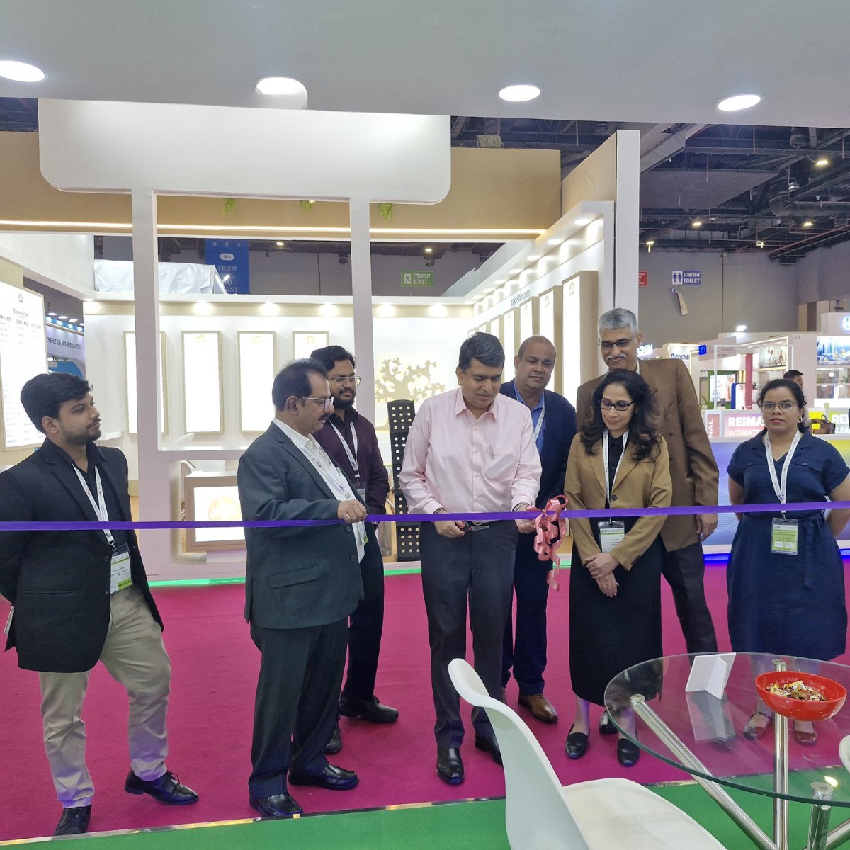 KumarOrganic's tweet image. Mr. Deepak Jain, CEO of RI Ayurveda, inaugurated our Booth K5 at #CosmohomeTech2025! 🙌
Live demo sessions drew huge appreciation from visitors.
Catch us at Booth K5! 💡
#CosmeticTech #AyurvedaInnovation #BoothK5 #RIAyurveda #TechShow