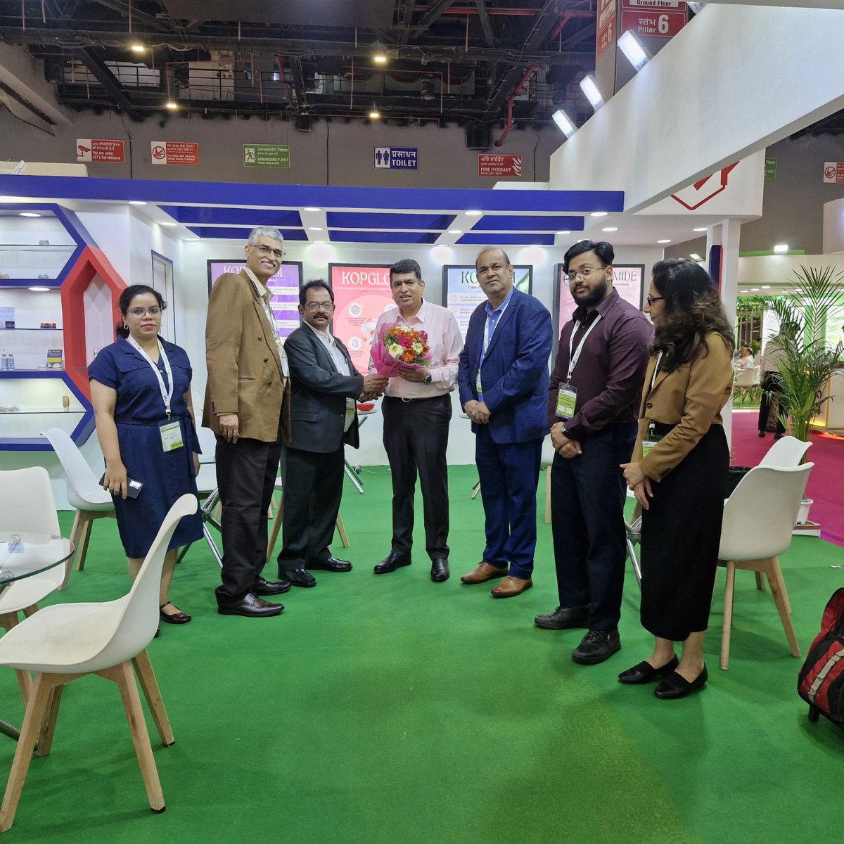 KumarOrganic's tweet image. Mr. Deepak Jain, CEO of RI Ayurveda, inaugurated our Booth K5 at #CosmohomeTech2025! 🙌
Live demo sessions drew huge appreciation from visitors.
Catch us at Booth K5! 💡
#CosmeticTech #AyurvedaInnovation #BoothK5 #RIAyurveda #TechShow