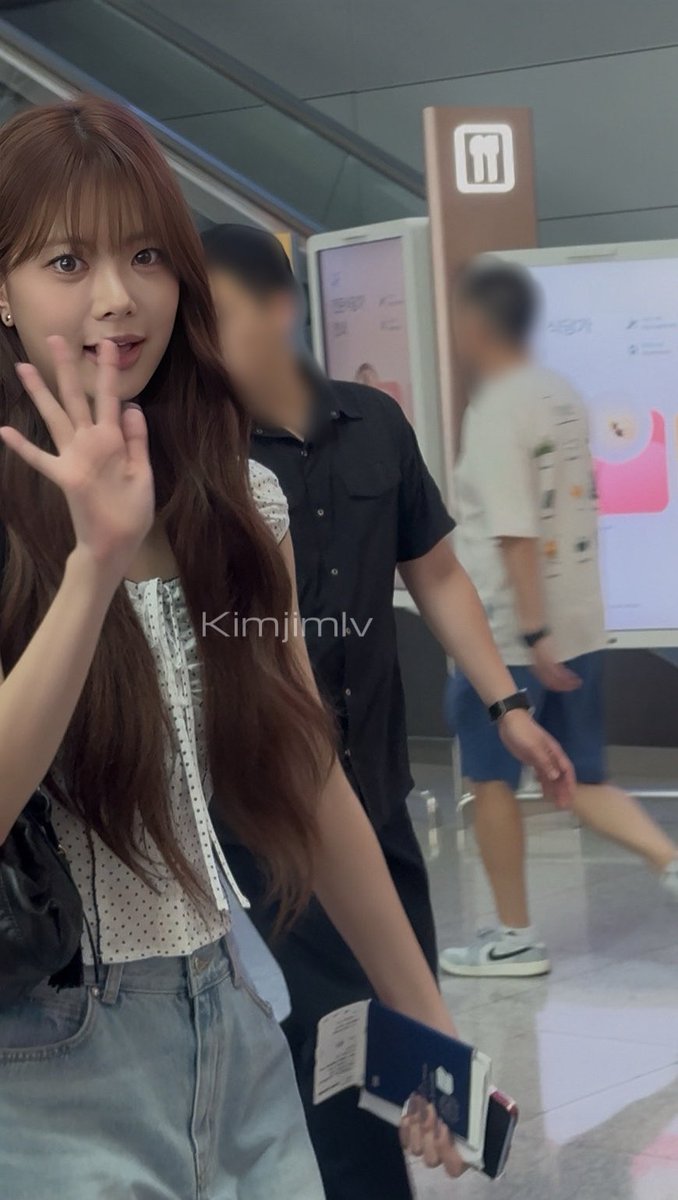 kimjimlv's tweet photo. 250717 출국 ICN

👶🏻୨୧ 

 #LE_SSERAFIM  #르세라핌   #EUNCHAE
 #은채  #ウンチェ https://t.co/Yn0TCpLXmN