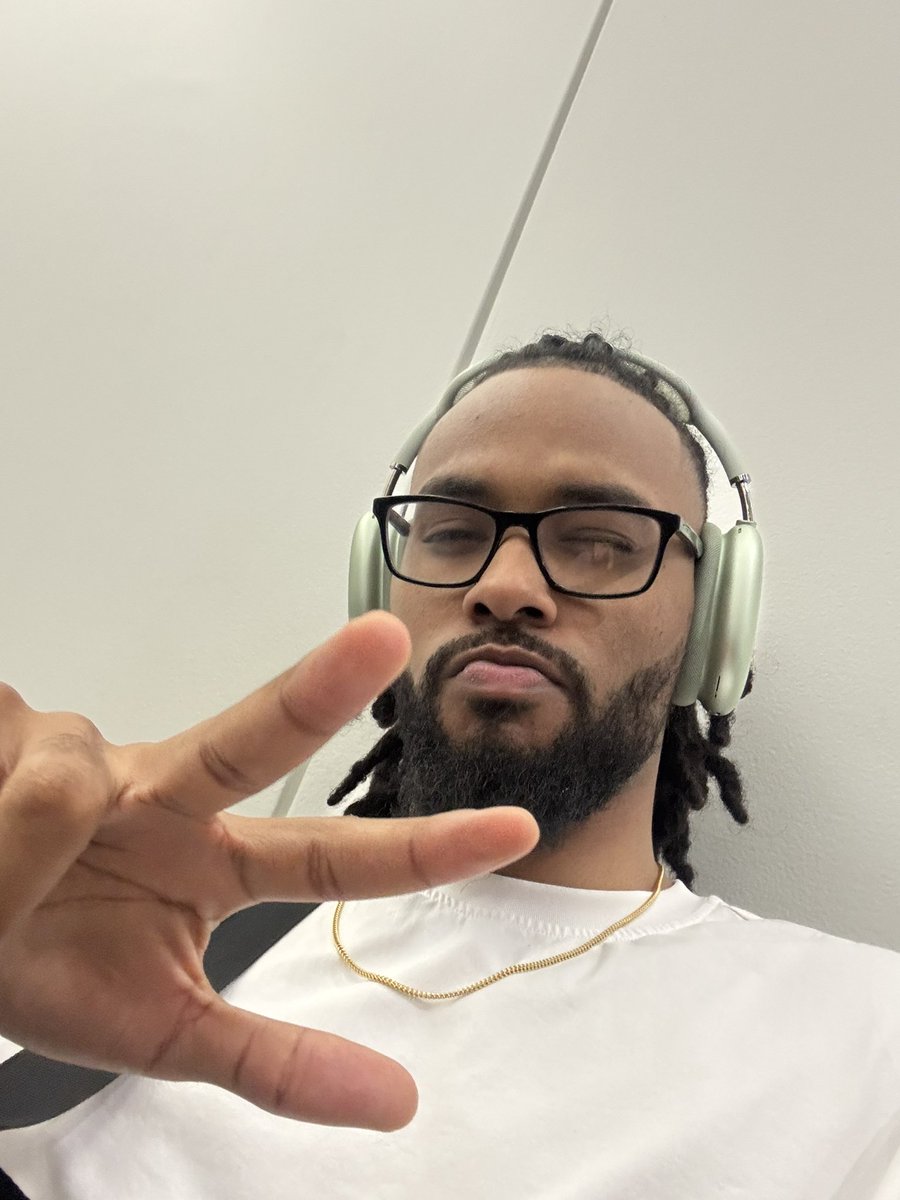 Boarding my first flight to the DR soon for Blink Respawn. First time in the Dominican Republic! Trying to see if I can solidify my position at Final Kombat this weekend. Wish me luckkk 🇩🇴

#BlinkRespawn2025
<a href="/ParagonFGC/">Paragon</a>