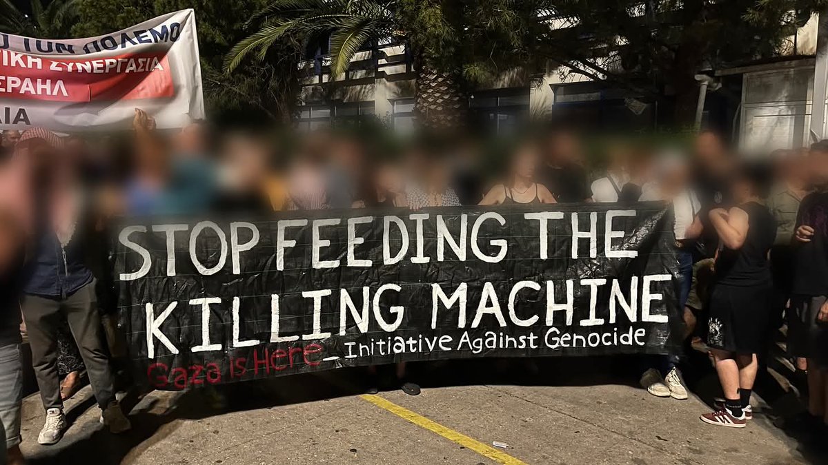 _VivaPalestina_'s tweet image. Victory for the #Palestine solidarity movement in #Greece as dock workers and hundreds of solidary people, blocked five containers with destination to Israel in Pireas Port #FreePalestine #GazaIsHere #GazaGenocide #παλαιστίνη #γαζα