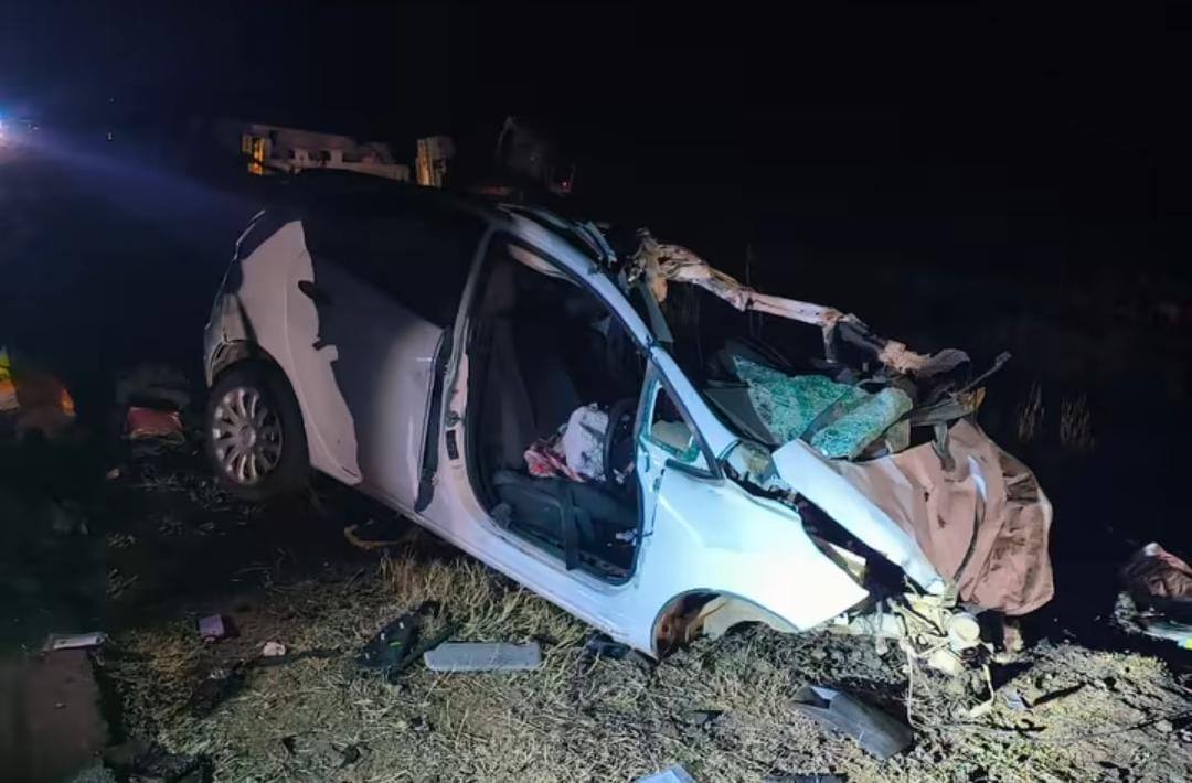 VEREENIGING - Ses mense, insluitend 'n jong kind, sterf in R42-ongeluk buite Vereeniging #accident #CSF #Traffic 906fmstereo.com/post/ses-mense…