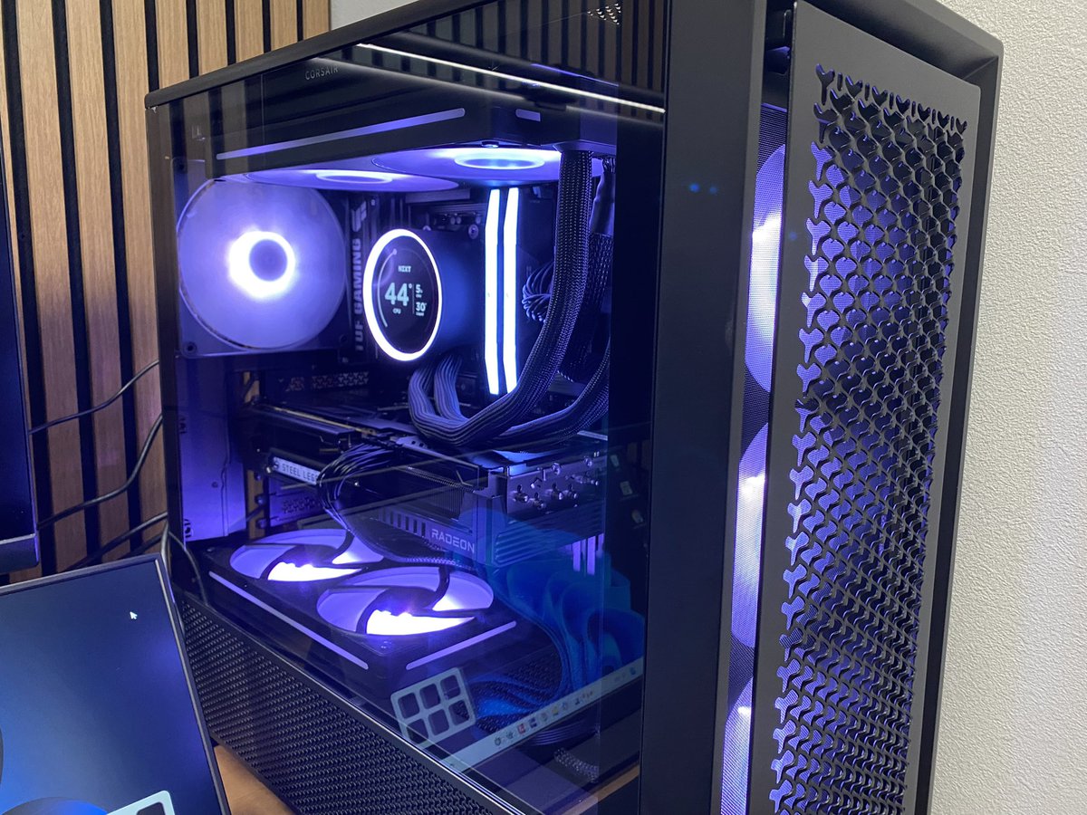 Corsair Gaming PC One Pro (gtx1080 Model) 先週ご利用いただけます