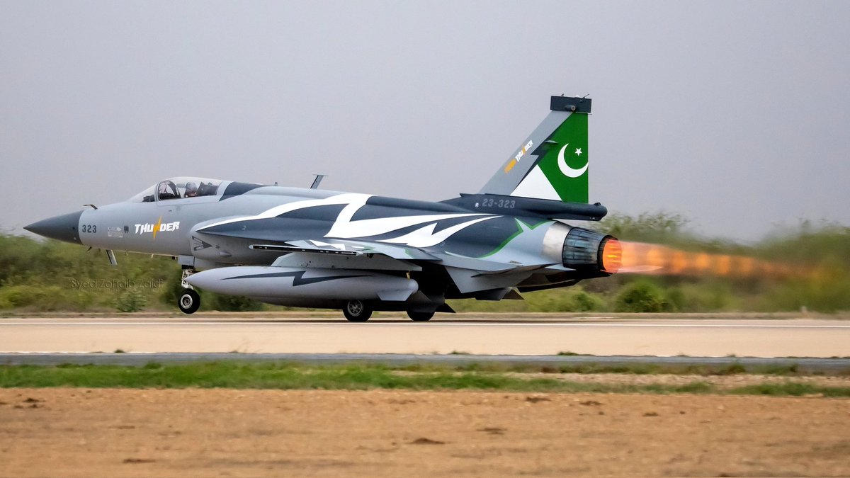 VIPER4PAF's tweet image. Presenting you the star of @airtattoo 2025 as seen from my eyes. JF-17 Thunder block III of No 8 Sqn rolling on the runway with it's full afterburner and making fire rings (I got them for the 1st time), enroute to #riat2025 in the early morning overcast weather.