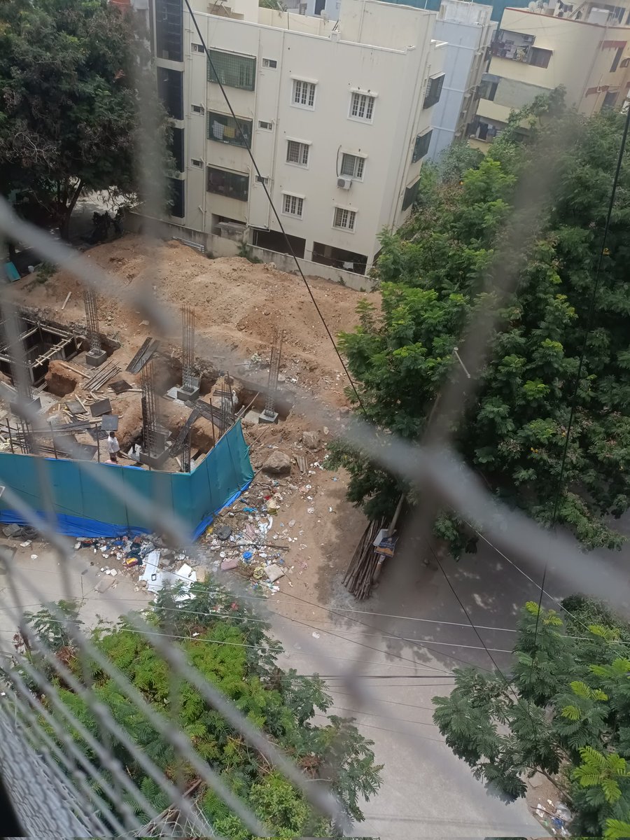 pkhyd369's tweet photo. @CommissionrGHMC @GHMCOnline this garbage is at Moosapet Anjaneya nagar road no 4. Some idiots r throwing garbage here. No one comes and gets this cleaned. Can u please place a board not to throw it here. https://t.co/Ea1QKvHNwD