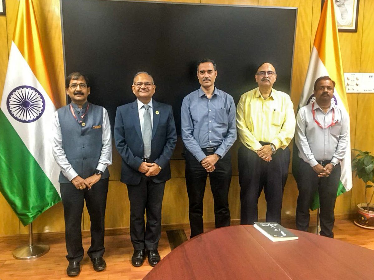 MCCIA_Pune's tweet image. MCCIA Team visited HAL Nashik on 16 July for a meeting with Mr. Saket Chaturvedi, CEO, HAL-Nashik & Dr. Ajit Bhandakkar, DGM-Indigenisation.
Discussions included indigenisation opportunities for MCCIA members and industries in Pune and possibility of a CoE for…