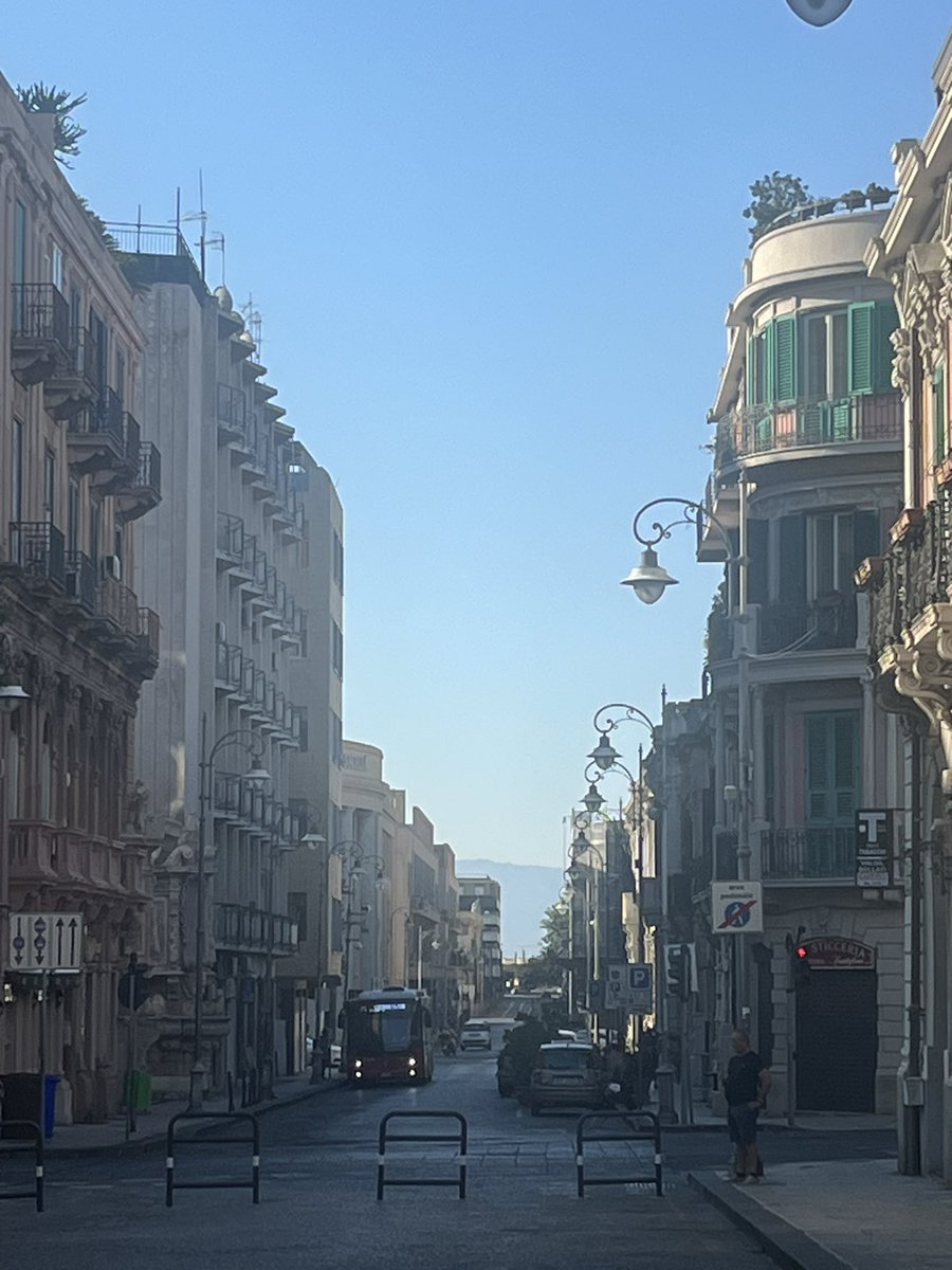sensinglorna's tweet image. First sightings in Sicily, where I’m giving a talk at Università di Messina, a conference exploring 'genius, madness and creativity'. I present #ACreativeTransformation, my own breakdown, breakthrough and infinite creativity. Expect many pictures. It will be a colourful few days!