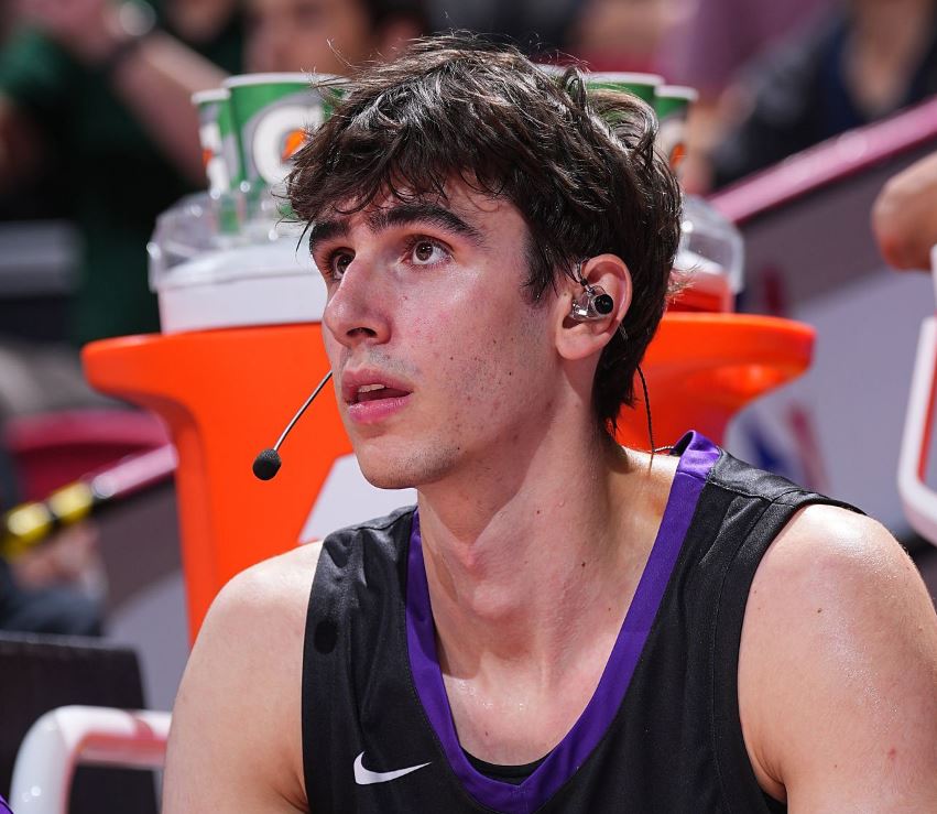 Basket_Infos's tweet image. « Bien plus rapide, bien plus physique »
Maxime Raynaud impressionne déjà par ses qualités de leader vocal à Sacramento, même quand il ne joue pas et qu’il est sur le banc des Kings :
« Il faut contrôler ce qu’on peut contrôler, l’énergie et la communication, c’est la base. Et…