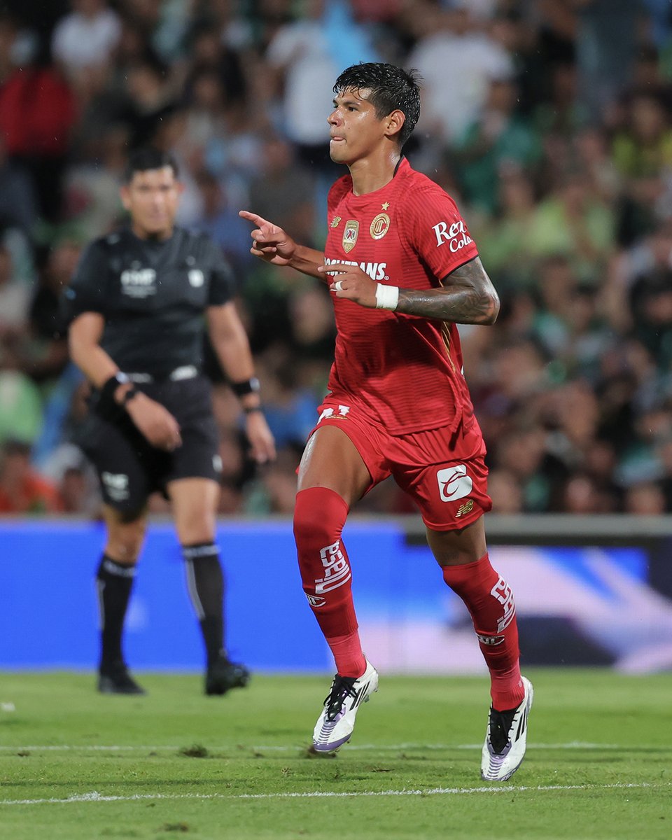 TolucaFC's tweet photo. ¡Las postales de la remontada, en este miércoles futbolero! 🤩👊🏼 #Niasa #EntreTúYTuObra https://t.co/8ZUtTghMer
