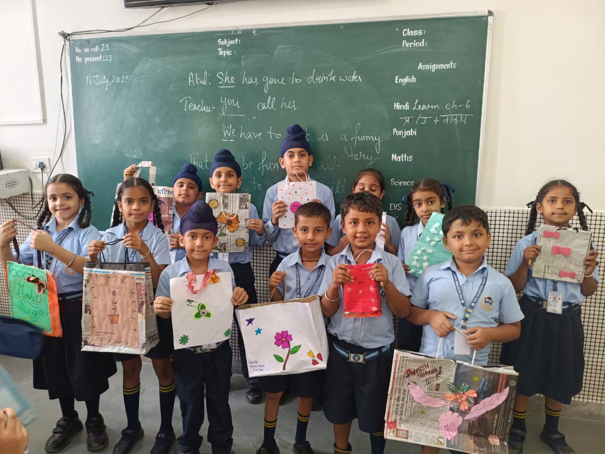 MilestoneGhana4's tweet image. Green Steps at Milestone Smart School, Ghanaur! 

On National Paper Bag Day, our students crafted creative paper bags, promoting plastic-free living and environmental care. 🌍🛍️

#PaperBagDay #EcoFriendly #SayNoToPlastic #MilestoneSmartSchool #GreenInitiative #PlasticFreeFuture