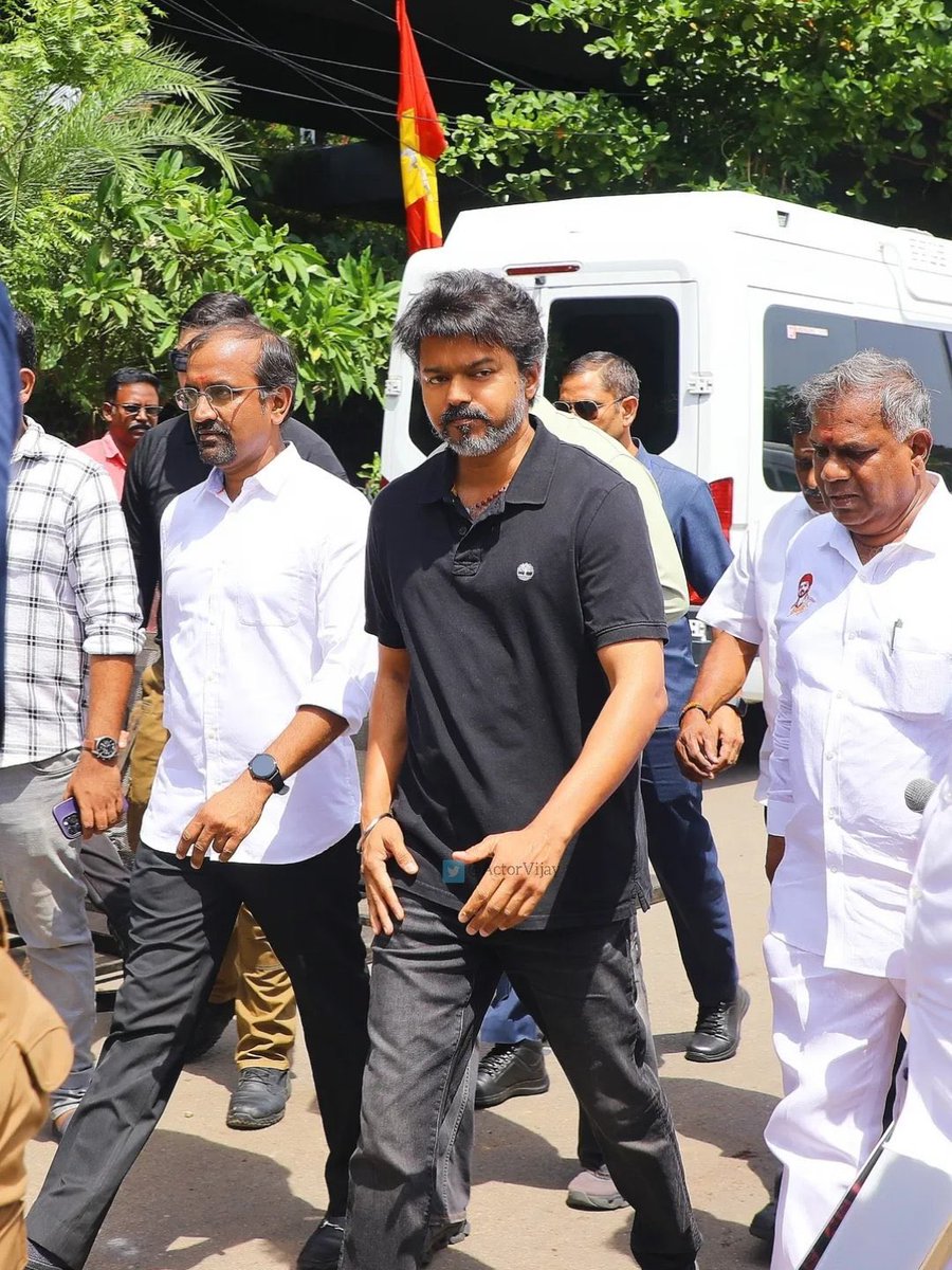 Thalaivar <a href="/TVKVijayHQ/">TVK Vijay</a> 🫶🏻🫶🏻