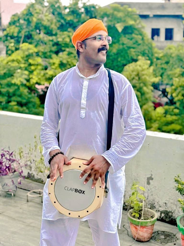 YagnangP's tweet photo. 🚩 ॐ 🚩
#ClapBoxCajon
संगीत और लय जीवन की आत्मा है।
पूरा ब्रह्मांड लय में घूमता है।
हर चीज़ और हर मानवीय क्रिया लय में घूमती है।
जय संगीत
जय सियाराम
📷 Credits : Vivek Rajput , Pooja Yagnang Pandya ❤️
#ClapBox #ArtistLife
#ClapBoxCajon #Cajon #Percussion #Artist #Love https://t.co/Ytmokwgigr