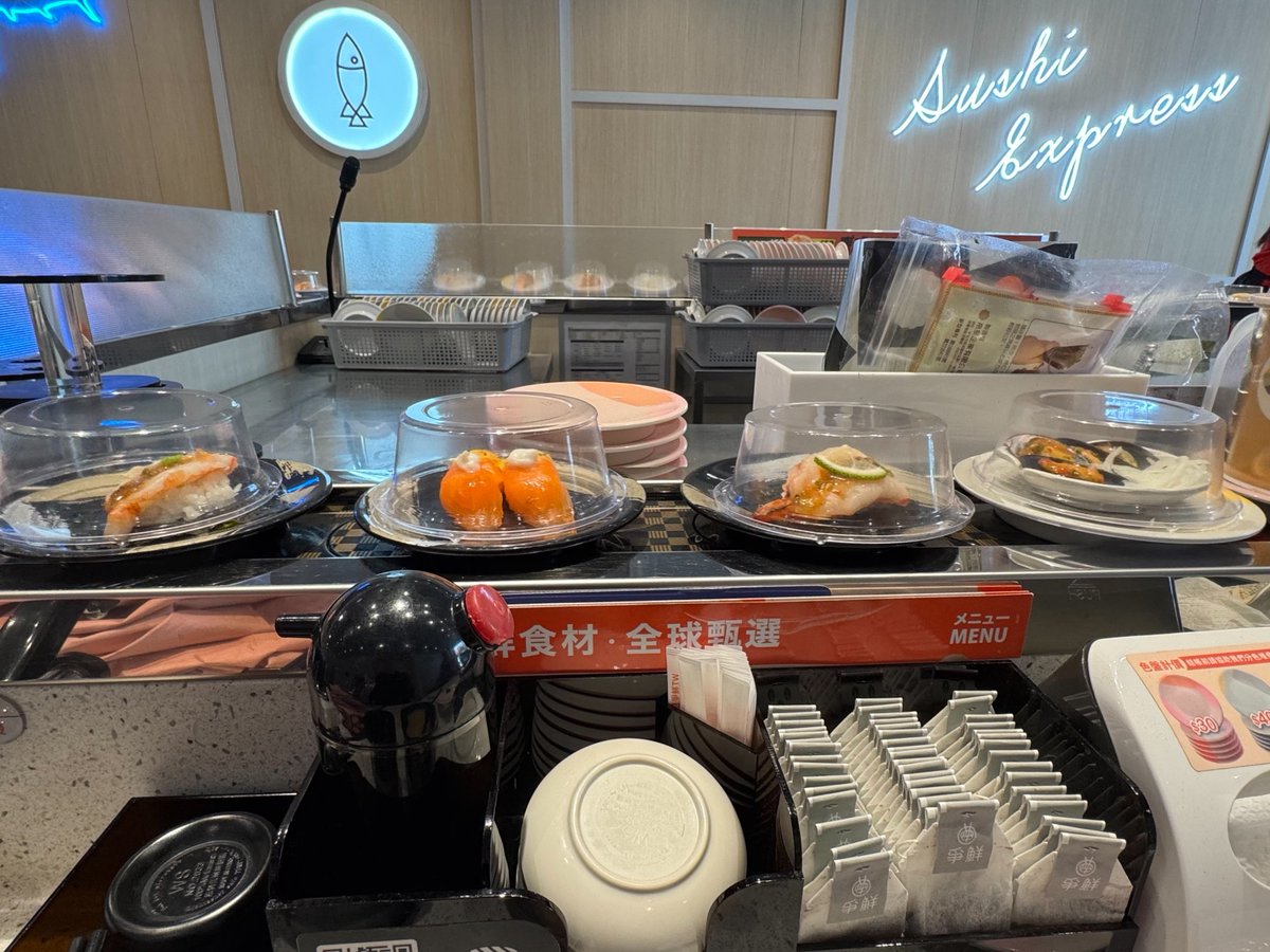 Trap_2023's tweet image. last day at work today~
sushi time~