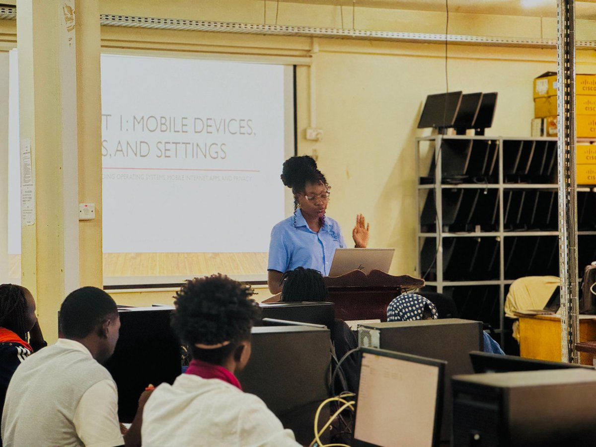 TikoJoy01's tweet image. 💡 Digital empowerment for the next generation!
@UNICEFUganda , @Educ_SportsUg & MUBS ICT Centre @MUBSICTCentre @MubsOfficial are training out-of-school youth (15–25 yrs) with practical #DigitalSkills to boost employment, innovation & entrepreneurship.
#YouthEmpowerment