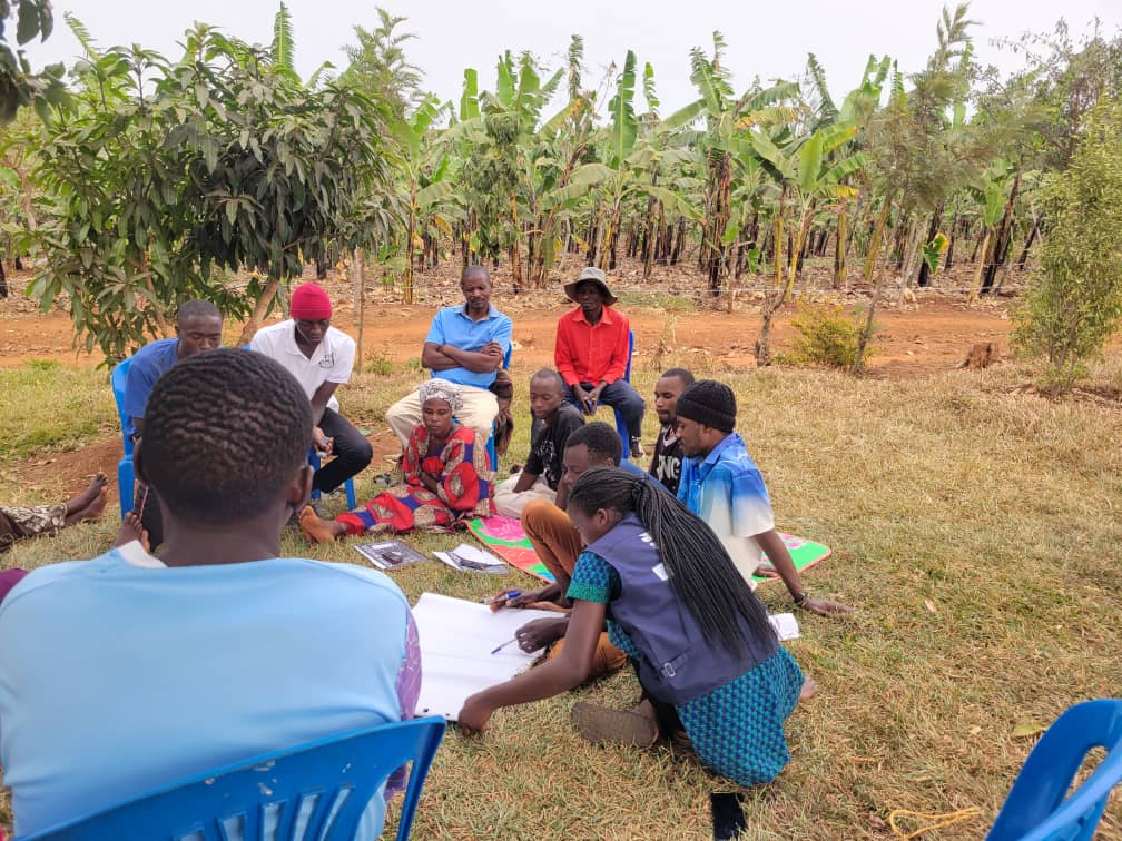 yofchan's tweet image. Under the #JumpStart bootcamps, we are training farmer groups, agribusinesses, and cooperatives in Isingiro, Kyegegwa, and Kikube districts how to develop strong business models that ensure their enterprises are sustainable, profitable, and responsive to market needs.