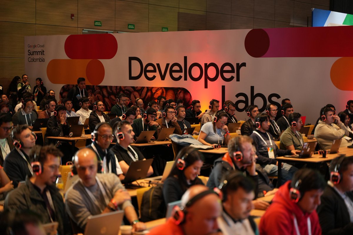 googlecloud's tweet image. ⏪ to the first #GoogleCloudSummit in Colombia!
A special thanks to the Google Cloud community for joining us for a day packed with innovation and key insights for businesses in the region—from an opening keynote that showcased the power of AI to the Developer Labs.