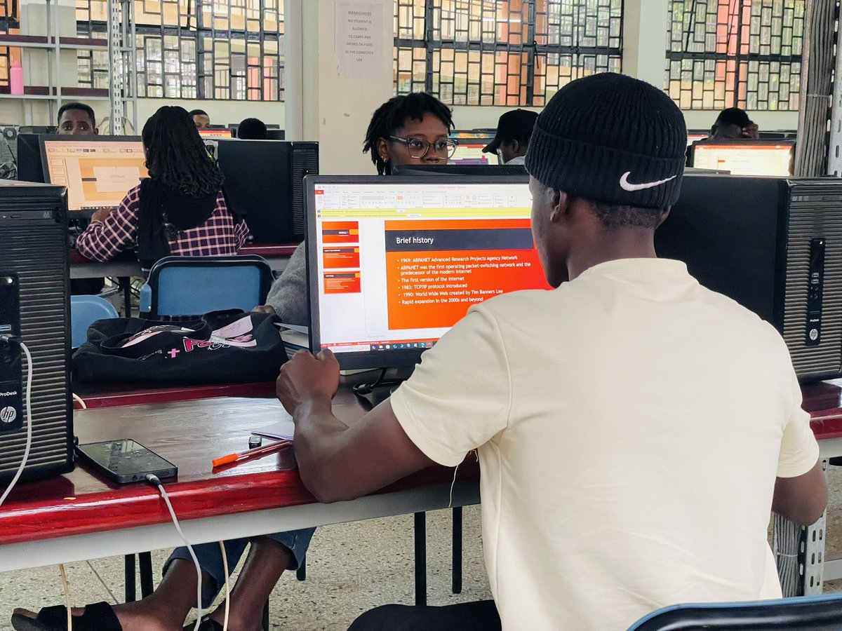 TikoJoy01's tweet image. 👩🏽💻👨🏾💻 Tech skills = life-changing impact!
With support from @UNICEFUganda, @Educ_SportsUg & MUBS ICT Centre, out-of-school youth are gaining #DigitalSkills that open doors to work, creativity & self-reliance.
#LeaveNoYouthBehind #ICT4Development
