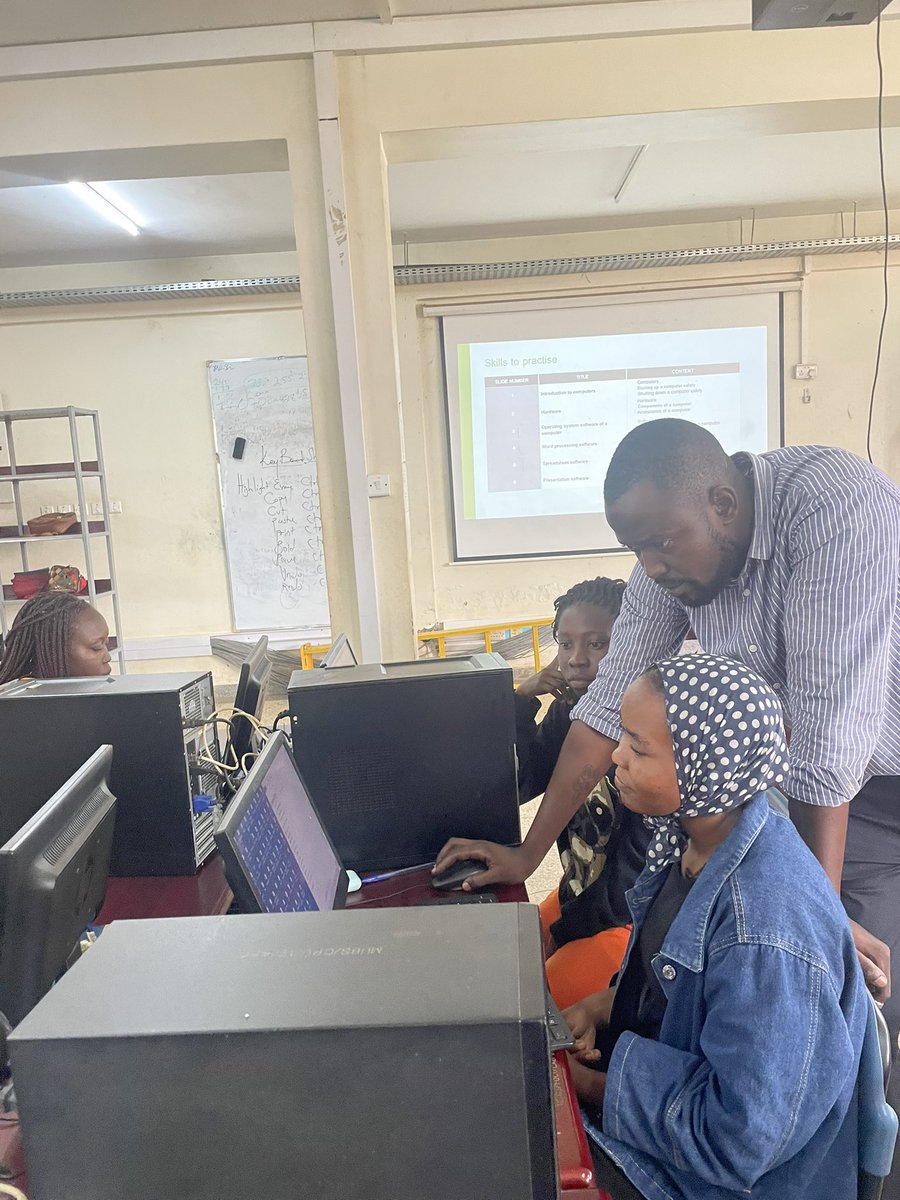 TikoJoy01's tweet image. 👩🏽💻👨🏾💻 Tech skills = life-changing impact!
With support from @UNICEFUganda, @Educ_SportsUg & MUBS ICT Centre, out-of-school youth are gaining #DigitalSkills that open doors to work, creativity & self-reliance.
#LeaveNoYouthBehind #ICT4Development