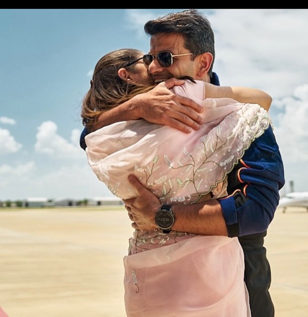 A heartwarming reunion—tears, pride, and pure joy as Shubhanshu Shukla returns from space to the arms of his loved ones.

#SudhanshuShukla