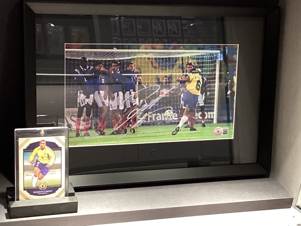 ロベルト・カルロス直筆サイン入りフォト　額入り RobertoCarlos 選手直筆サイン入りフォト販売中です⚽️ ロベルト