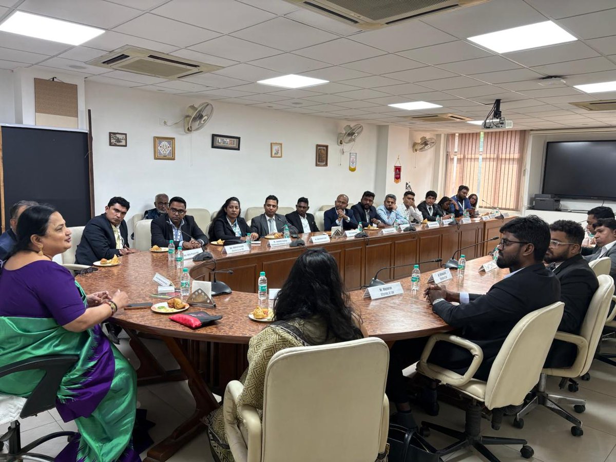 JNU_official_50's tweet photo. A group of young political leaders from Sri Lanka visited JNU and met with the JNU VC Prof Santishree D Pandit, engaging in an in-depth discussion about JNU’s efforts to foster regional cooperation via academic and cultural exchanges.

@rashtrapatibhvn https://t.co/eqyRFLXrMR