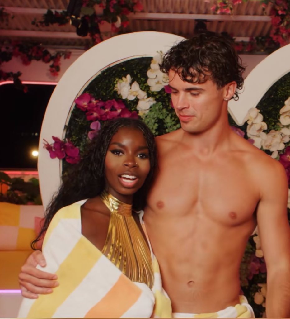 mirak9875's tweet image. Nic better ride at dawn for olandria bc huda rly just sat on an interview knowing how big of influence her words have, and opened a door for more hate to chelley and ola, WHILE SHES STAYING WITH OLA RN? Mind you she knows ola is having a tough time
