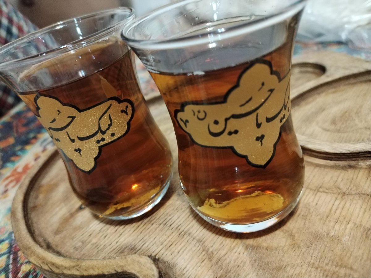 Mzamani_Gohar's tweet image. روضه خانگی دو نفره... 
یک عمر عزادارتیم🏴 #یا_حسین