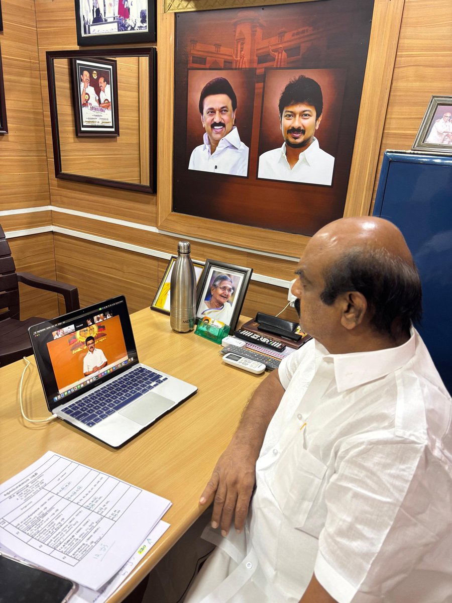 Tiruppur Selvaraj (@tupkselvaraj) on Twitter photo தமிழ்நாட்டின் மண் - மொழி - மானம் காத்திடும் கழகத் தலைவர்; மாண்புமிகு முதல்வர் <a href="/mkstalin/">M.K.Stalin</a> அவர்களின் தலைமையில் காணொலி காட்சி வாயிலாக நடைபெற்ற,
நமது திராவிட முன்னேற்றக் கழகத்தின் மாவட்டச் செயலாளர்கள் கூட்டத்தில் திருப்பூர் மத்திய மாவட்டத்தின் செயலாளர் என்ற நிலையில் பங்கேற்று, தமிழ்நாட்டின் மண் - மொழி - மானம் காத்திடும் கழகத் தலைவர்; மாண்புமிகு முதல்வர் <a href="/mkstalin/">M.K.Stalin</a> அவர்களின் தலைமையில் காணொலி காட்சி வாயிலாக நடைபெற்ற,
நமது திராவிட முன்னேற்றக் கழகத்தின் மாவட்டச் செயலாளர்கள் கூட்டத்தில் திருப்பூர் மத்திய மாவட்டத்தின் செயலாளர் என்ற நிலையில் பங்கேற்று,