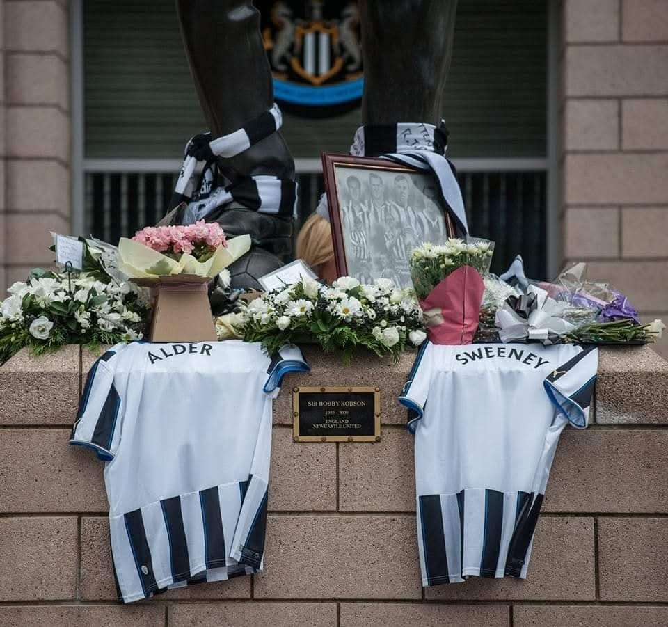 Today we remember John Alder and Liam Sweeney, who tragically lost their lives along with 296 people on board the Malaysia Airlines flight MH17.   
Gone but never forgotten 🙏
#NUFC