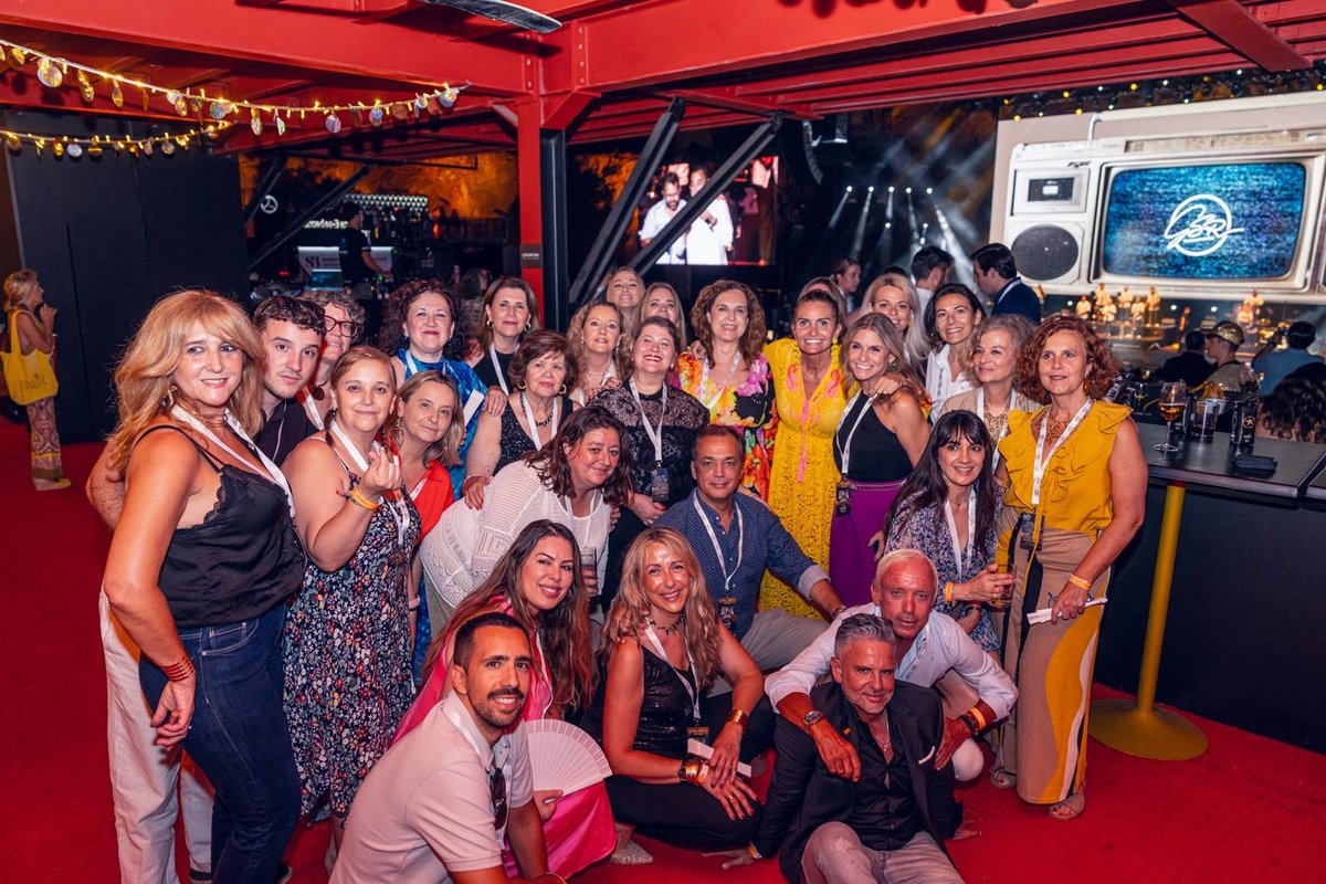 MeetinNews's tweet image. 🌟 Cuando algunos de los mejores #eventplanners de nuestro país se juntan... PASAN COSAS MUY TOP 🚀
Así fue en la EXPERIENCIA @StarliteFest  #Marbella , organizada por Meet IN este fin de semana para 40 profesionales, con una agenda vibrante, anfitriones de lujo y momentos únicos