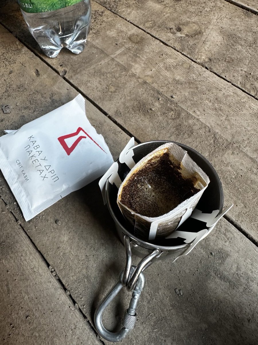 dim0kq's tweet image. This is my fuel.
Drip coffee from Svit Kavy in Lviv + Prozora water, Ukrainian standard issue military water