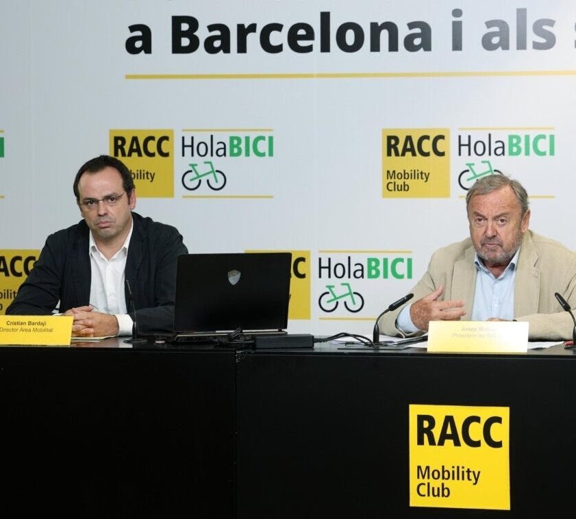 <a href="/bcnbici/">Barnabici</a> “Cristian Bardají, Dir. Àrea #Mobilitat RACC, considera "flagrant" que a #ViaAugusta s’hagi traçat un #carrilbici abans que un espai per al bus” <a href="/elperiodico/">El Periódico</a>

¿Hola bici?
<a href="/transportpublic/">PTP ~ Associació Promoció del Transport Públic</a> #mobilitatsostenible #salutambiental
