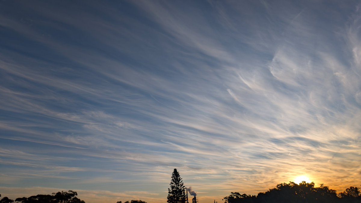 higgins1112's tweet image. Last photo of the Sydney sky for today.
I think it looks great.😊