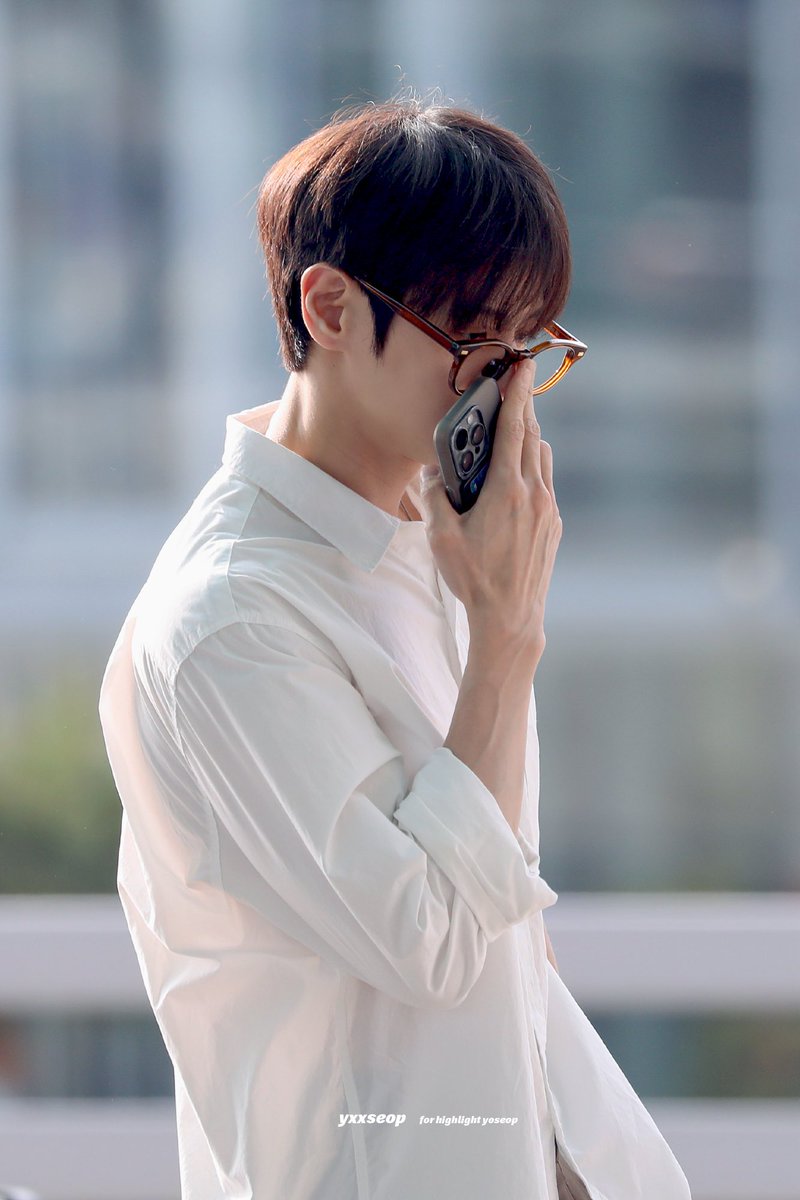 Rose_wood890's tweet photo. 기억해 240524 레전드 안경여섶 https://t.co/oimBQSUB4u