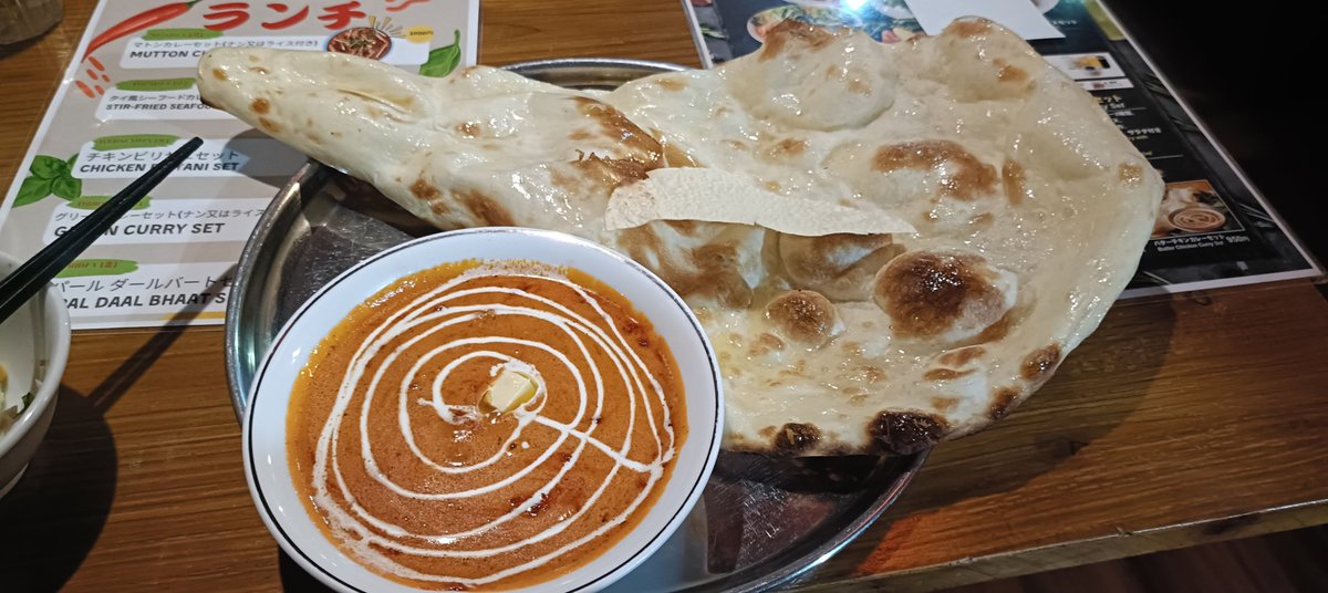 今日のお昼は😃👀‼️〜
バターチキンカレー＆ナン😋😋
＃インドカレー