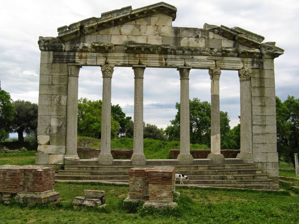 alex_velaj's tweet image. The ancient city of Apollonia (in albanian - birth, birthplace) in Albania, founded by illyrian/albanians, was a major centre of learning in the Roman empire 😍