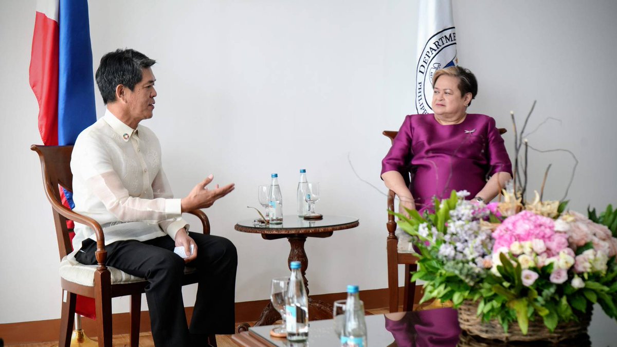 SecLazaro's tweet image. Had a comprehensive discussion w/ @AmbJPNinPH on fast-tracking the implementation of agreements & initiatives from 🇵🇭-🇯🇵 high-level engagements in recent months. We look forward to stepping up our bilateral activities for the 70th anniversary of diplomatic relations in 2026.