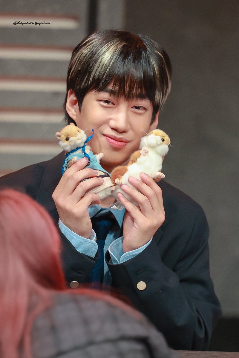 정먼지 tweet media
