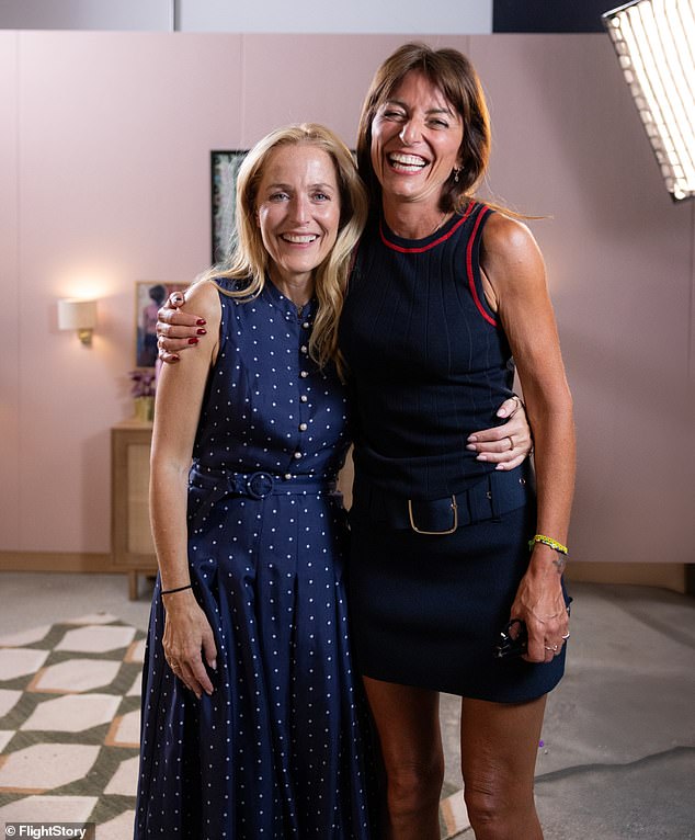 GillyAnders's tweet image. Gillian Anderson @gilliana and @davinamccall for @beginagain today ! 📸 @dailymail