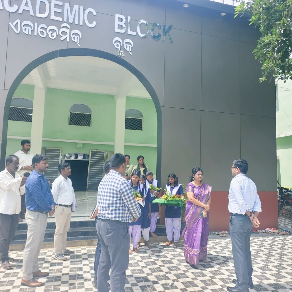 BDOCKD111's tweet photo. Dr Prasant Reddy Sir Director Industrial visit Educational Complex Chitrakonda https://t.co/sMI2LHmn5C
