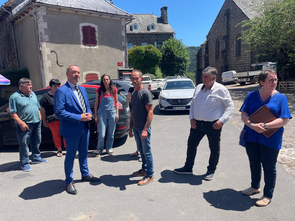 #visite - Saint-Chamant-10/07
👉A l’invitation de Jean-Marie Fabre, maire de la commune et en présence de Célia Pouget, sous-préfète de Mauriac, Philippe Loos, préfet du Cantal a visité les différents travaux en cours dans la commune et échangé sur les différents projets à venir