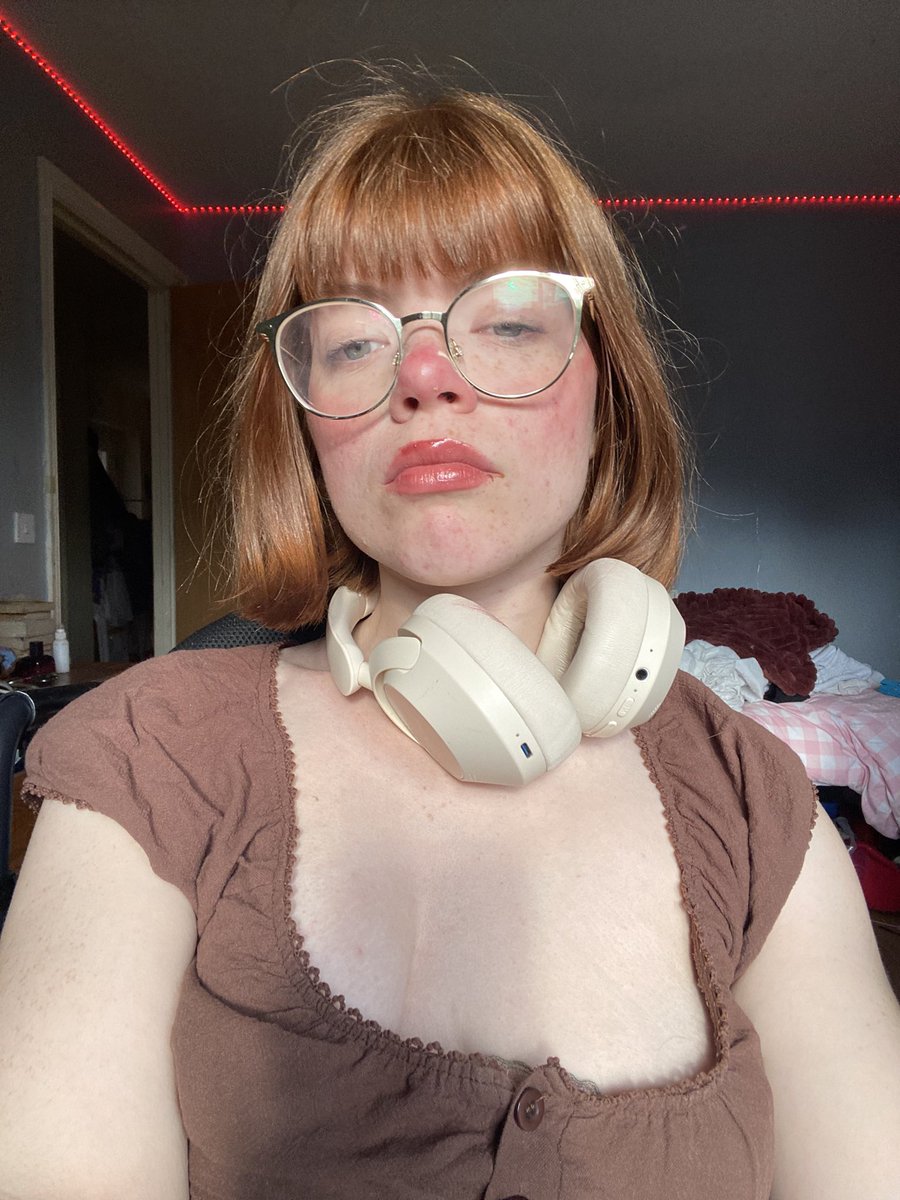 princessivyy145's tweet photo. you know you love to grovel at my feet beta. open your wallets and then i might actually let you see them🤭🦶🏻
#findom #paypig #footfetısh #feetworshi̇p #whalesub #humanatm #findomprincess https://t.co/5kwDzQyyls