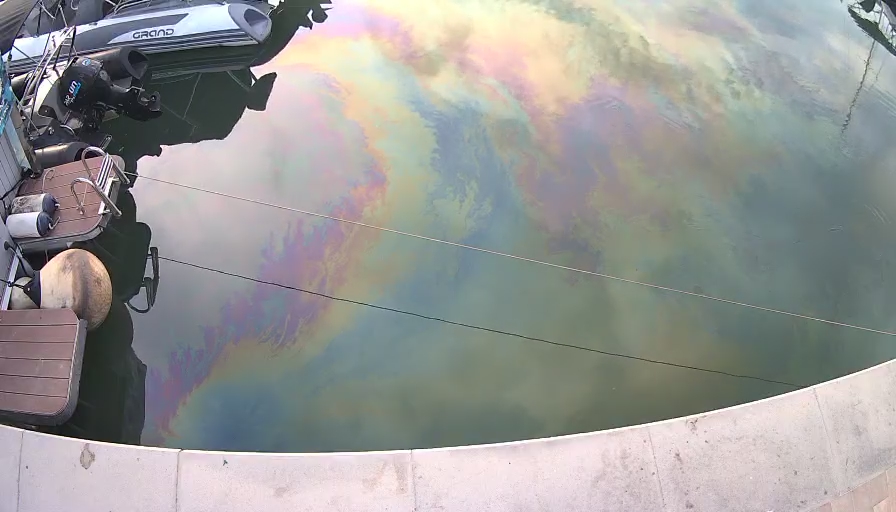 PortWaterCtrl's tweet photo. 🚨 ¿Y si no lo hubiéramos visto?

Los vertidos no siempre son visibles ni ocurren cuando hay personal vigilando. A menudo se extienden sin ser detectados, afectando la calidad del agua y la imagen del puerto. https://t.co/ksOIXgZJz2