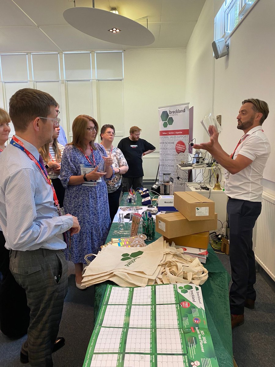 BrecklandSci's tweet image. Nic @Lascells and Lee had a great time on the @BrecklandSci exhibition stand and running a fun workshop together yesterday @deferrers Thanks to @JOldham65 for inviting us and all the lovely techs who joined in!