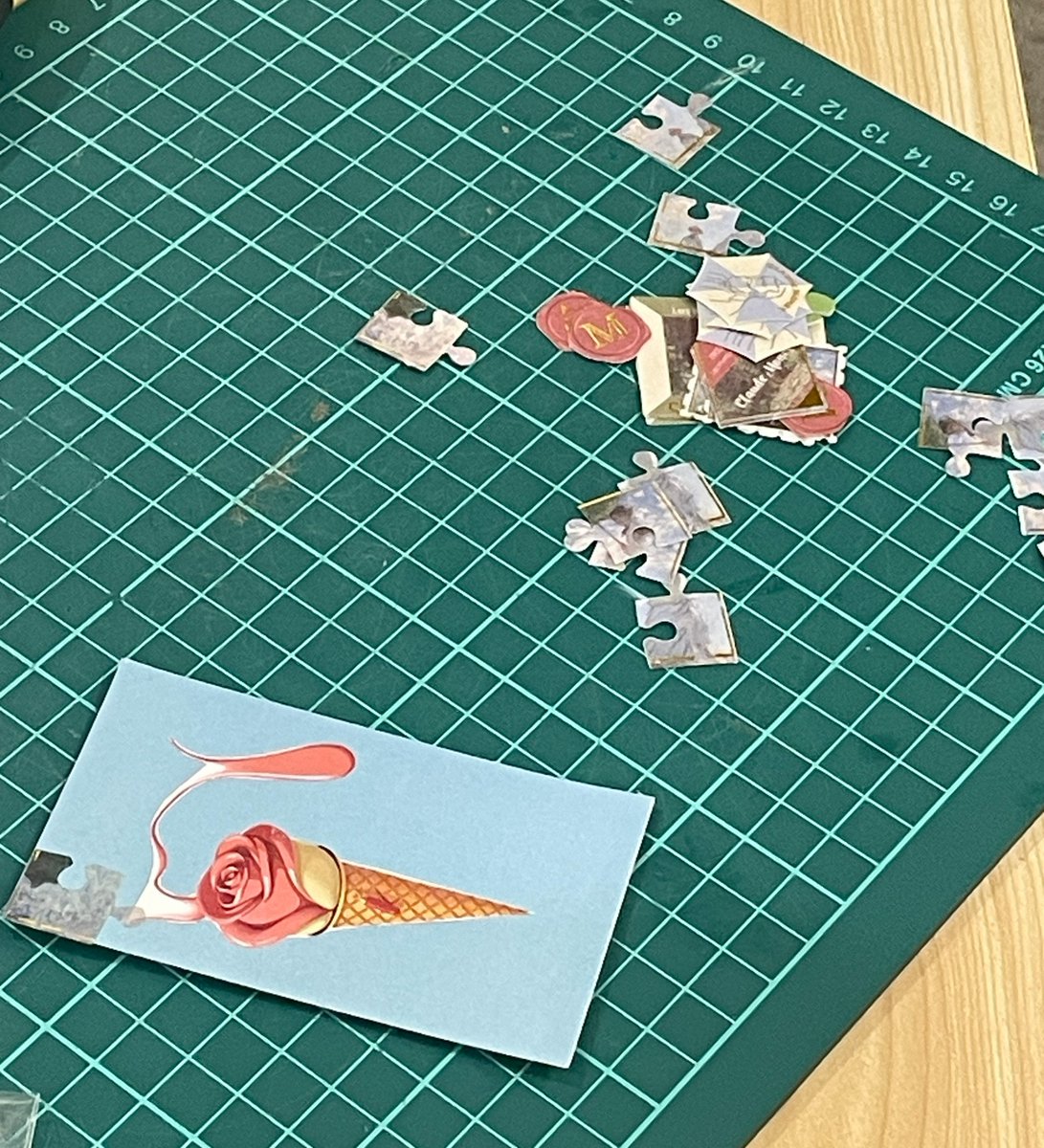 npo_clack's tweet image. 【AIで名刺づくり🎨🤖】
中1〜高2が参加！
好きなキーワードで画像を生成し、自分だけの世界観をコラージュ✨
「もう一回！」と理想を追う姿に本気のものづくりを感じました🌟
リラックスした雰囲気の中で、それぞれの“こだわり”が光る時間に☺️
#中高生 #AI #創造力 #CLACK