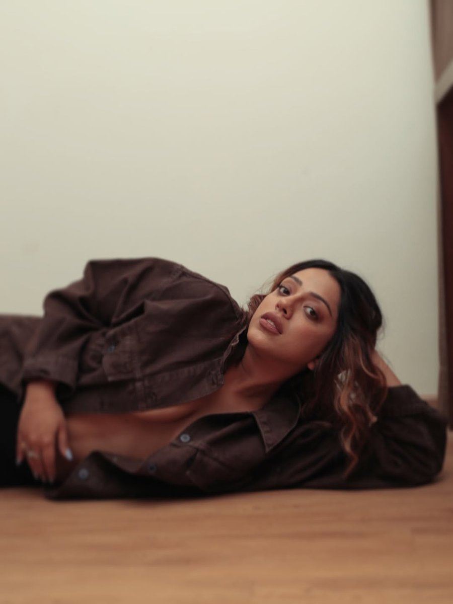 Laaavvvzzz's tweet photo. #vdeviyanisharma #deviyanisharma Beauty like mine doesn’t knock. It breaks the damn door. . . . Even in silence, she speaks volume . . . #sexy #boldness #hotness #calmness #i #me #myself https://t.co/1YoT5T42hX