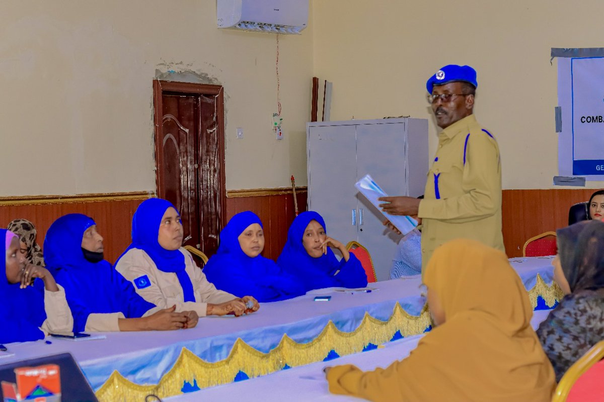 UNTMIS_'s tweet image. In Mogadishu recently, a four-day @UN-led workshop brought together 30 police officers and civil society members, including 22 women, to strengthen collaboration, build trust, and explore ways to tackle sexual and gender-based violence — especially conflict-related sexual…